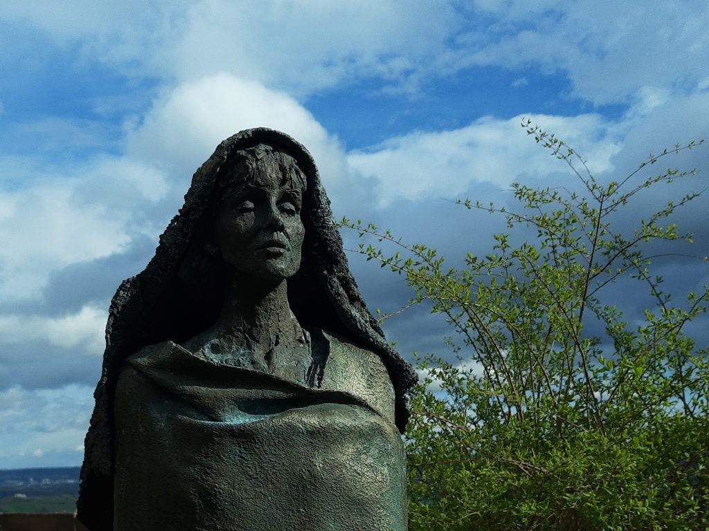 Estatua de Hildegarda de Bingen